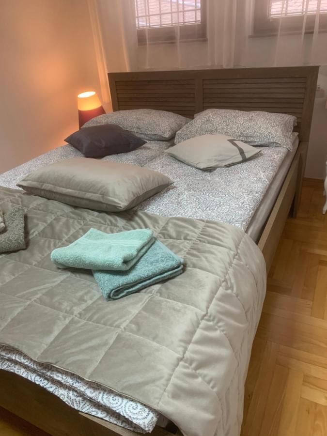 Apartman Yellow House Σαράγεβο Εξωτερικό φωτογραφία