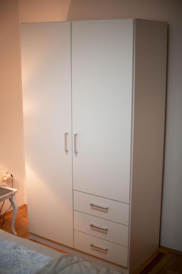 Apartman Yellow House Σαράγεβο Εξωτερικό φωτογραφία