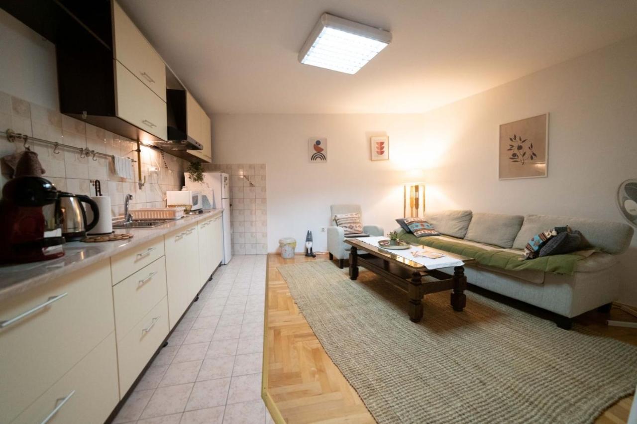 Apartman Yellow House Σαράγεβο Εξωτερικό φωτογραφία