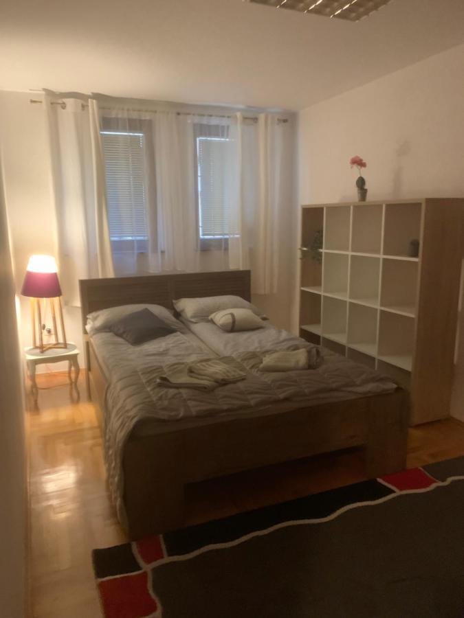 Apartman Yellow House Σαράγεβο Εξωτερικό φωτογραφία