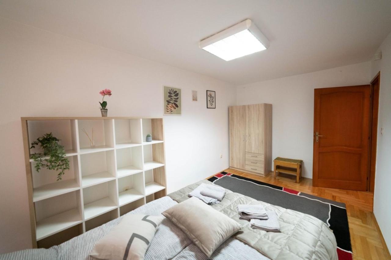 Apartman Yellow House Σαράγεβο Εξωτερικό φωτογραφία